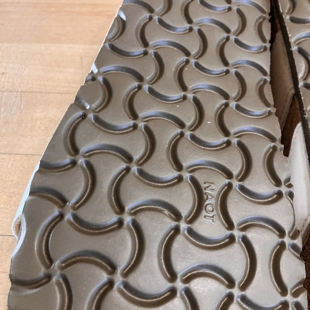 Naot Womens Fresno Suede Leather Sandals Size US 7 EU 38 White Beige Tan SP NWOT - Picture 10 of 11